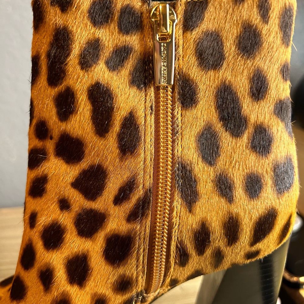 Vincent Camuto Leopard Print/Cow Hair Ankle Boots~Pointed Toe~Block Heel - Picture 8 of 10